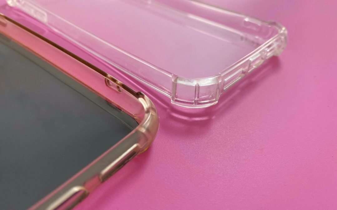 ¿Por qué las fundas transparentes se tornan amarillas?